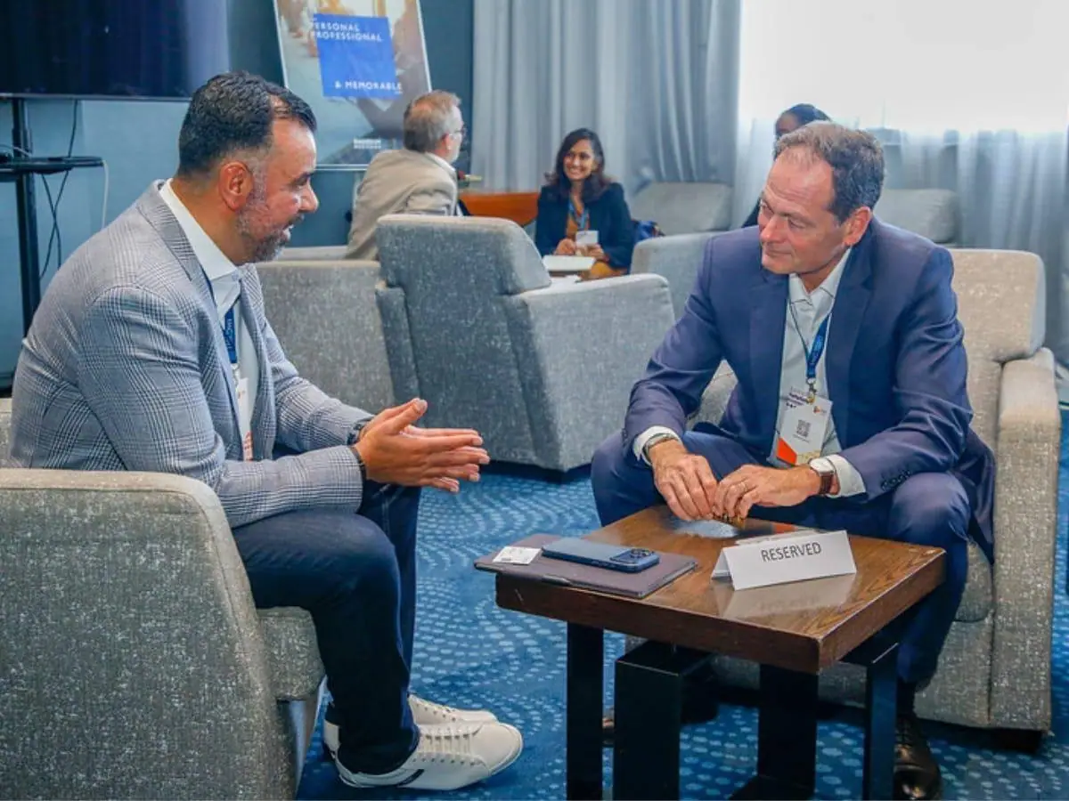 A private meeting between two delegates